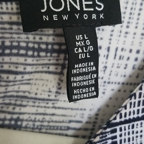 Jones New York Sleeveless Blouse - Picture 2 of 5